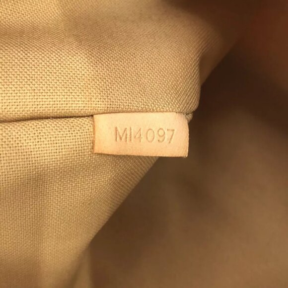 Louis Vuitton Checkered Shoulder Bag in Cream and Brown - Picture 7 of 12